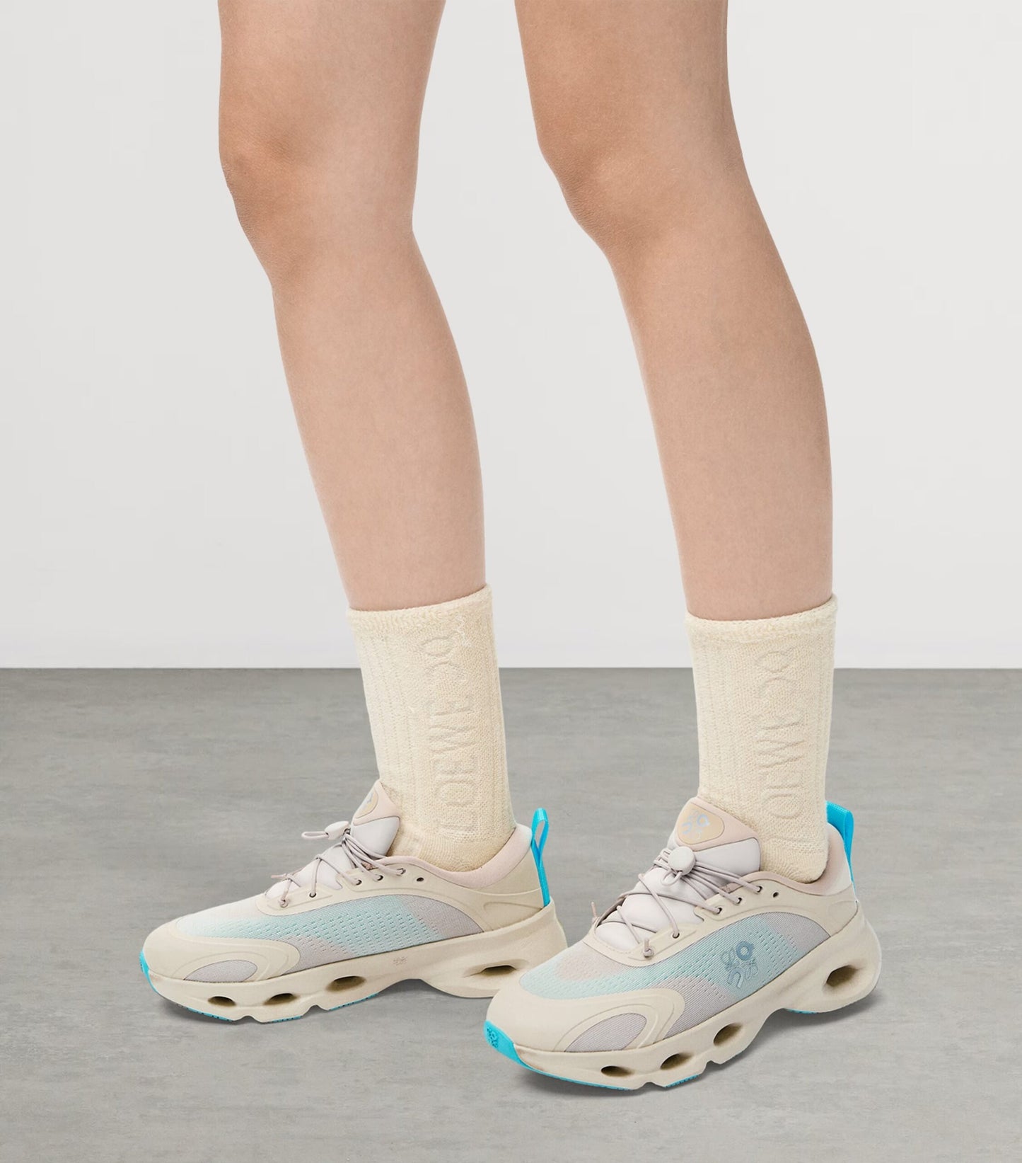 ON Running Cloudsolo LOEWE Sand | Turquoise â€?Sand | Turquoise