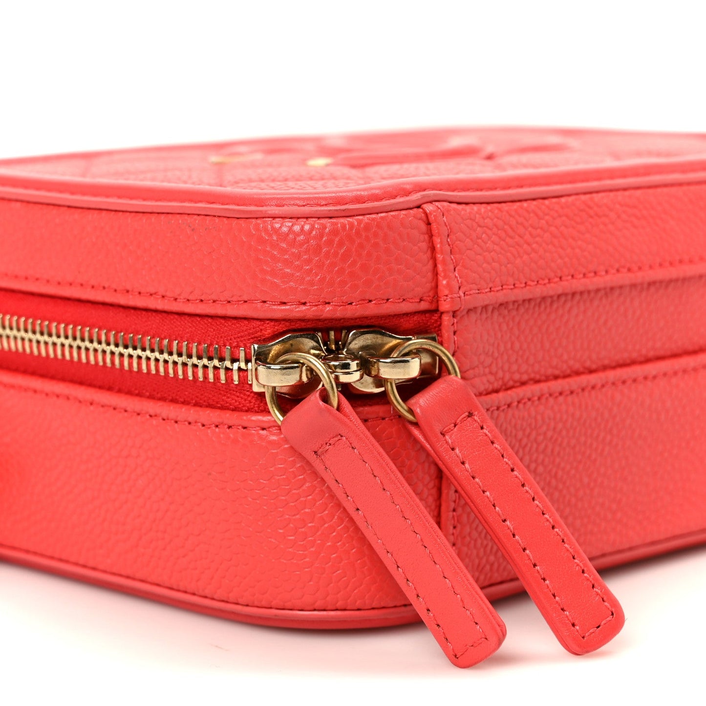 Caviar Quilted Small CC Filigree Vanity Case Red