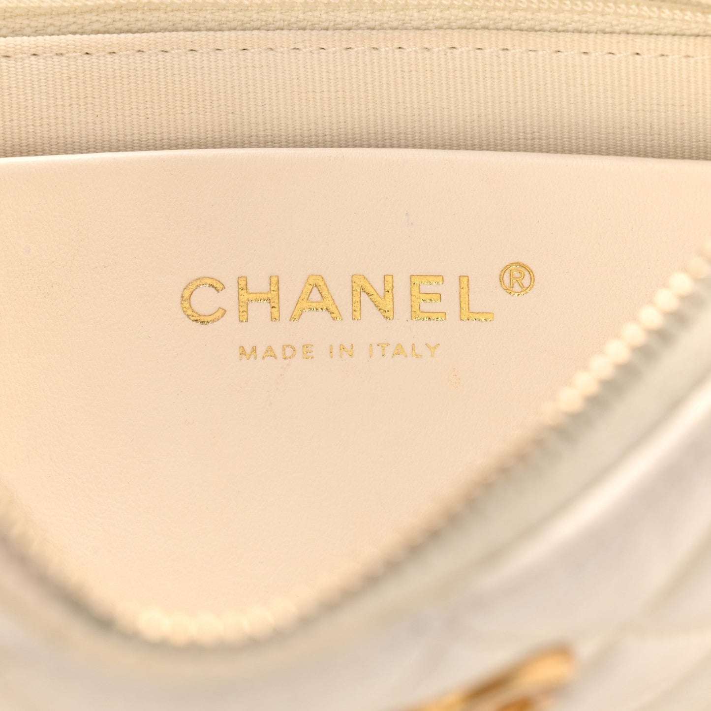 Shiny Crumpled Lambskin Quilted Trendy Chain Around Hobo White