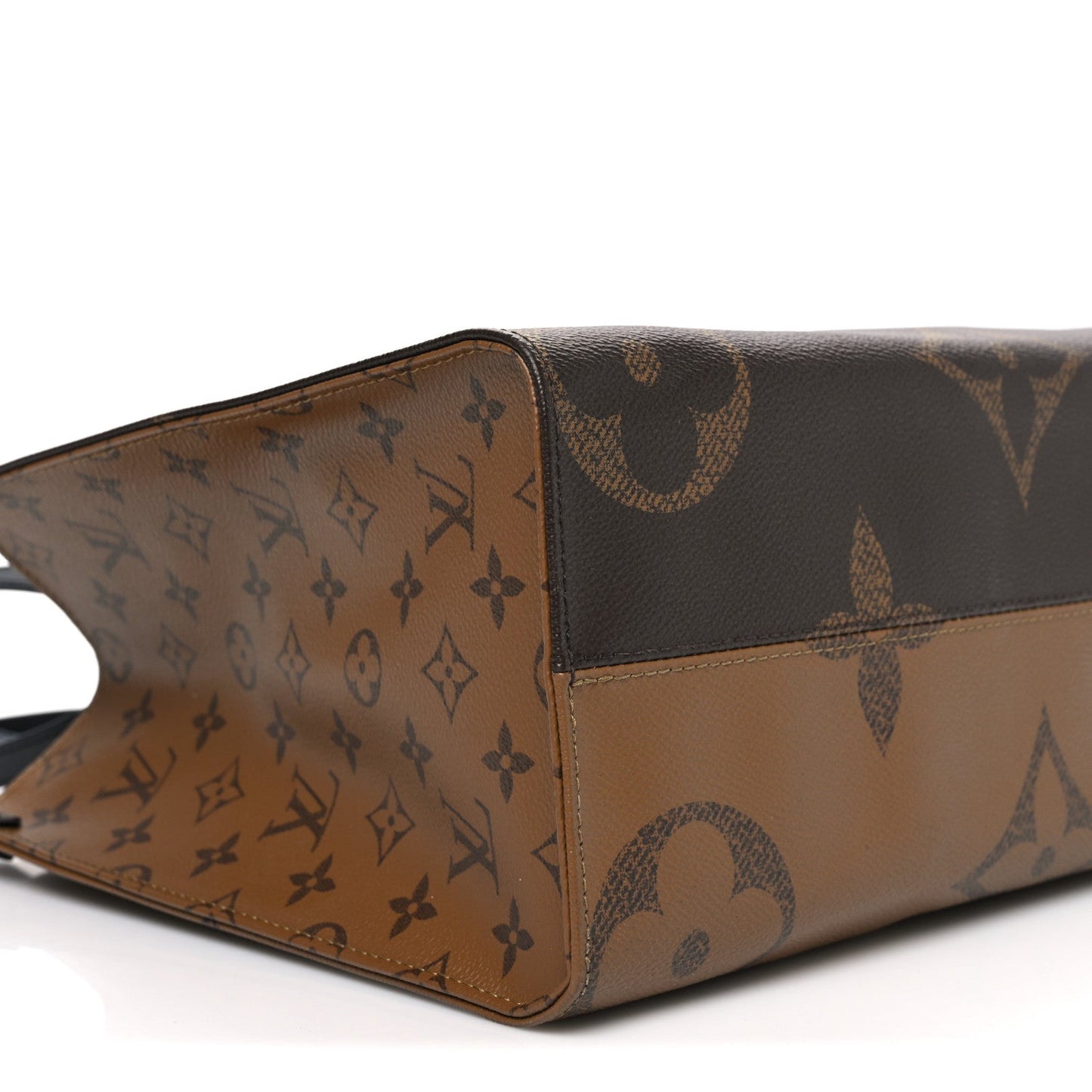 Reverse Monogram Giant Onthego MM