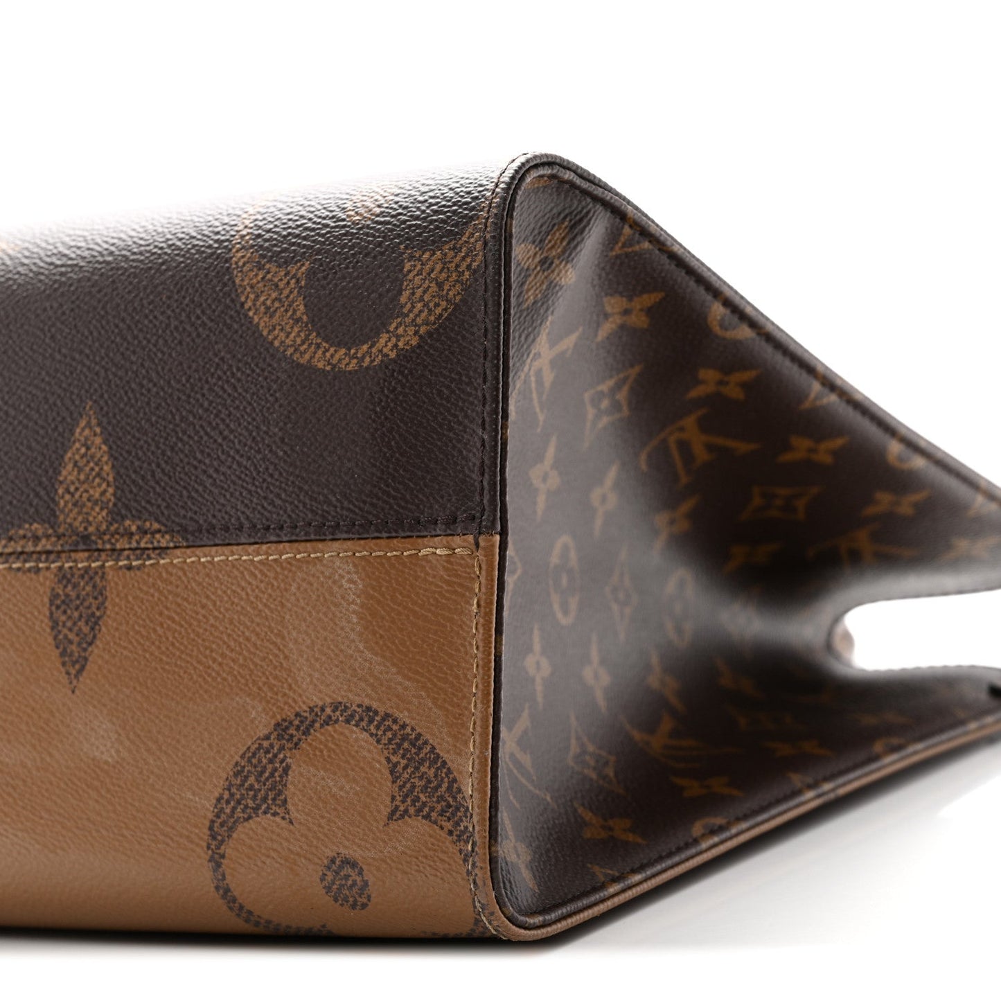Reverse Monogram Giant Onthego MM