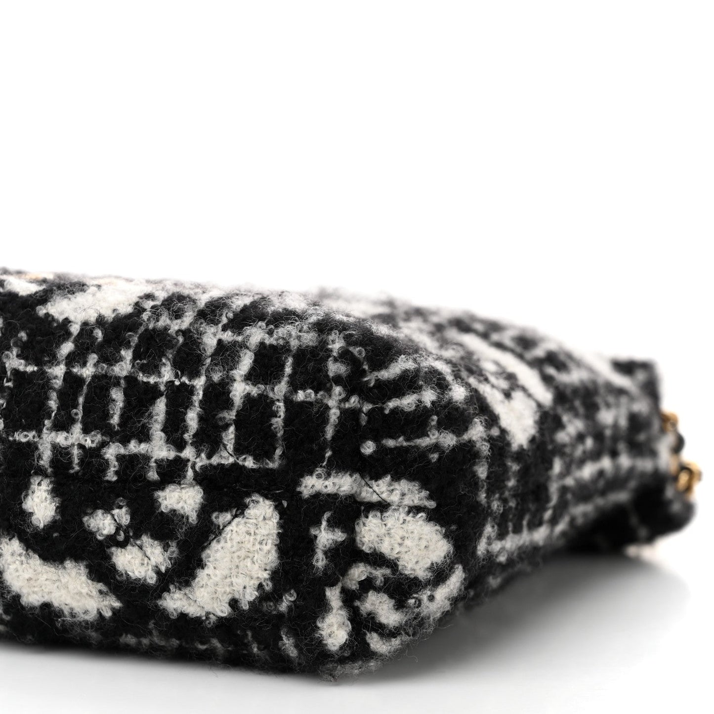 Cashmere Mini Chanel 22 Black White