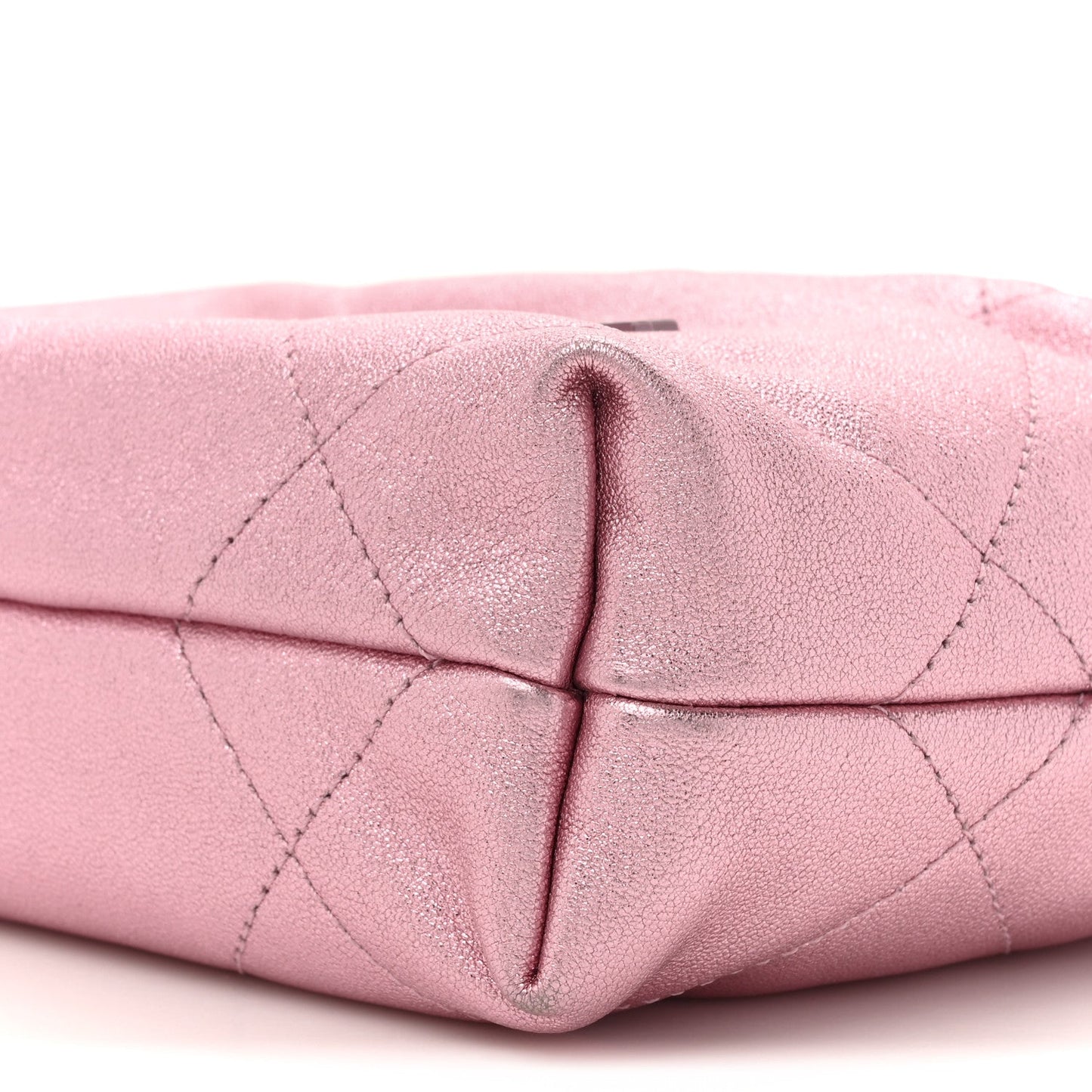 Metallic Lambskin Lacquered Monochrome Quilted Mini Chanel 22 Pink