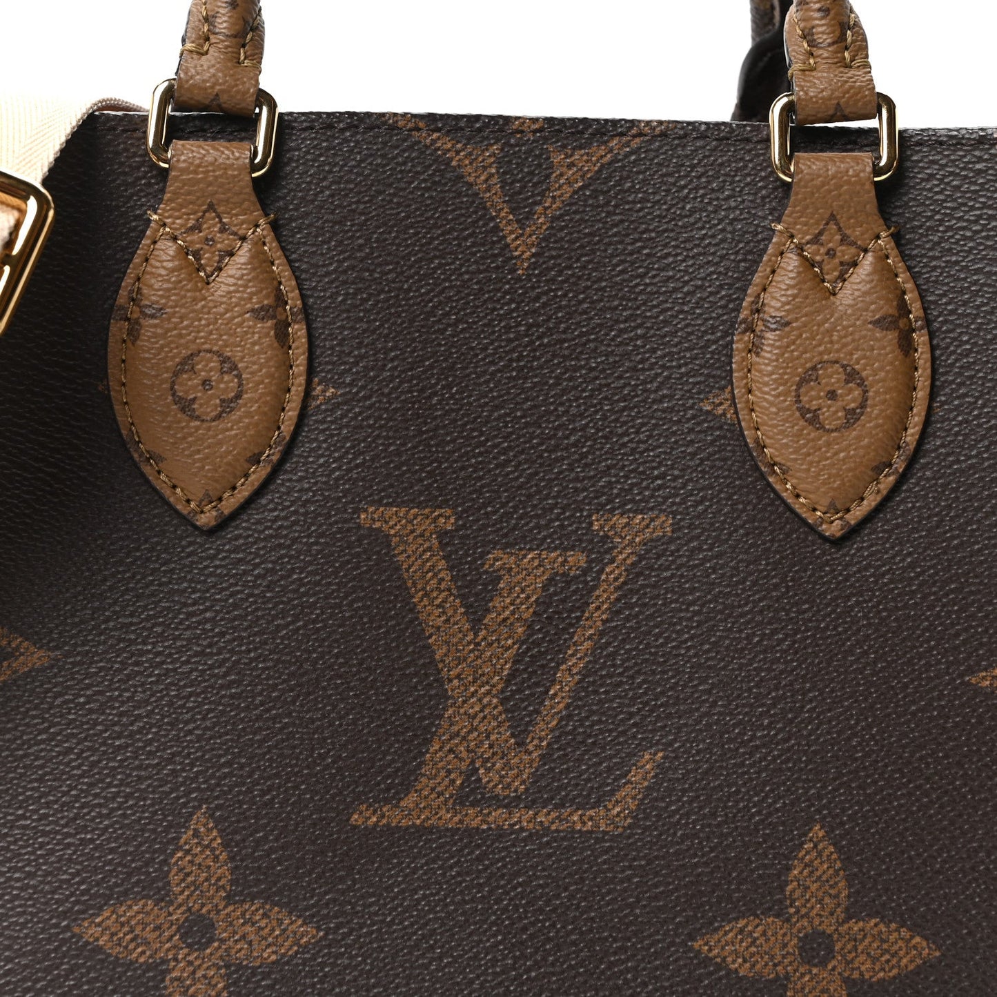 Reverse Monogram Giant Onthego PM