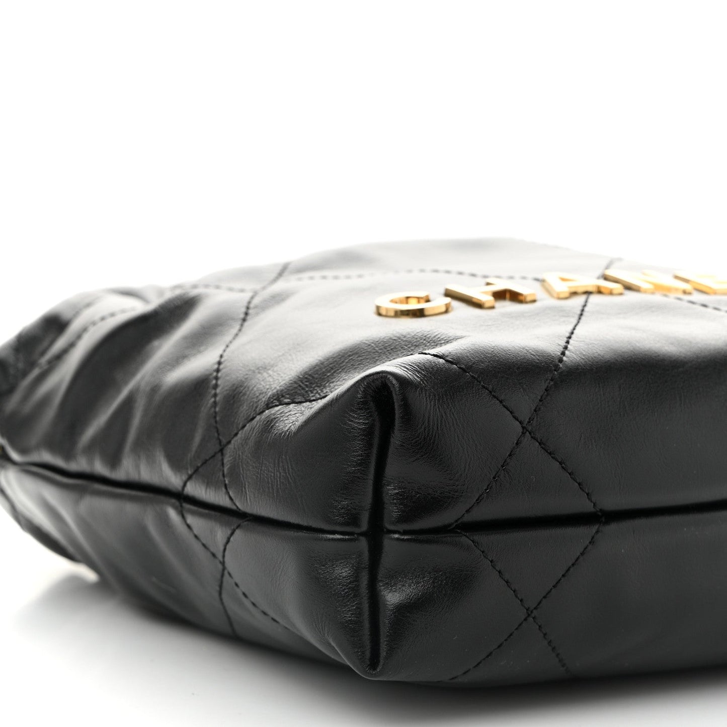 Shiny Calfskin Quilted Pearl CC Chain Mini Chanel 22 Black
