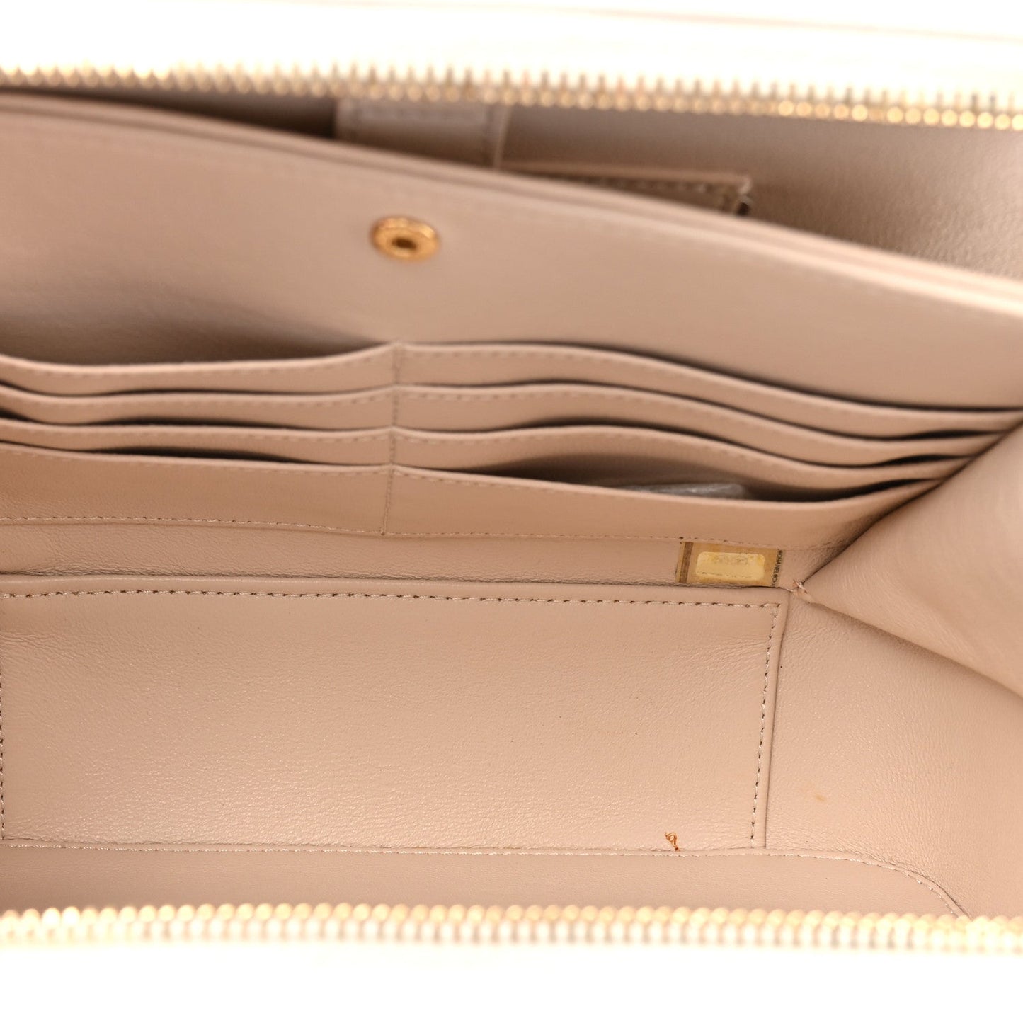 Caviar Quilted Large CC Filigree Vanity Case White