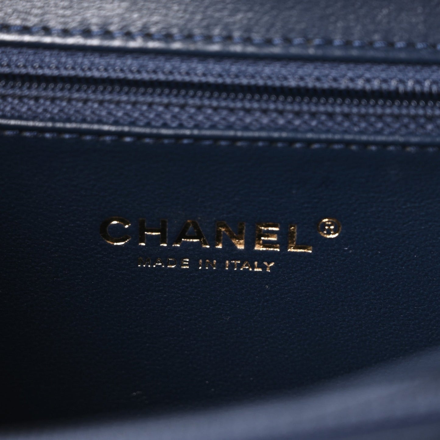 Caviar Quilted Medium CC Filigree Vanity Case Navy
