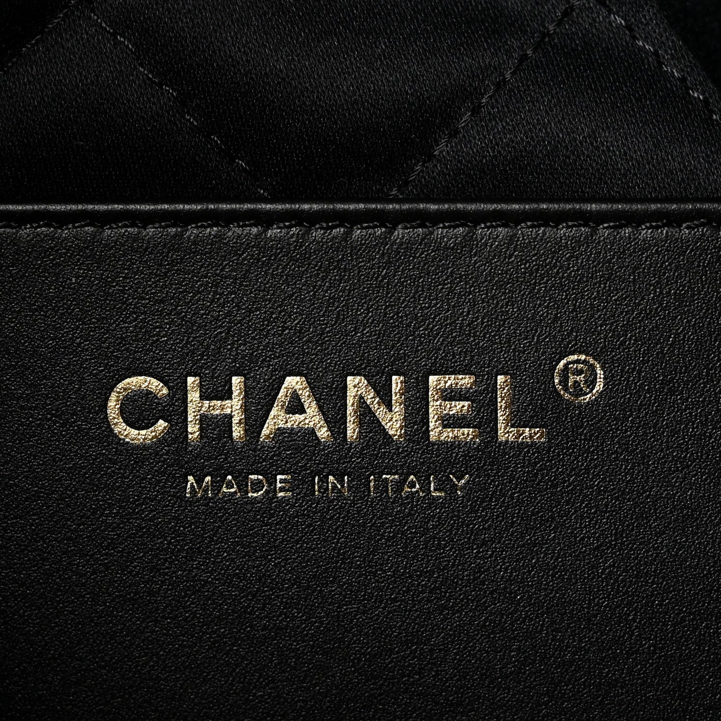 Shiny Caviar Quilted Monochrome Mini Chanel 22 Black