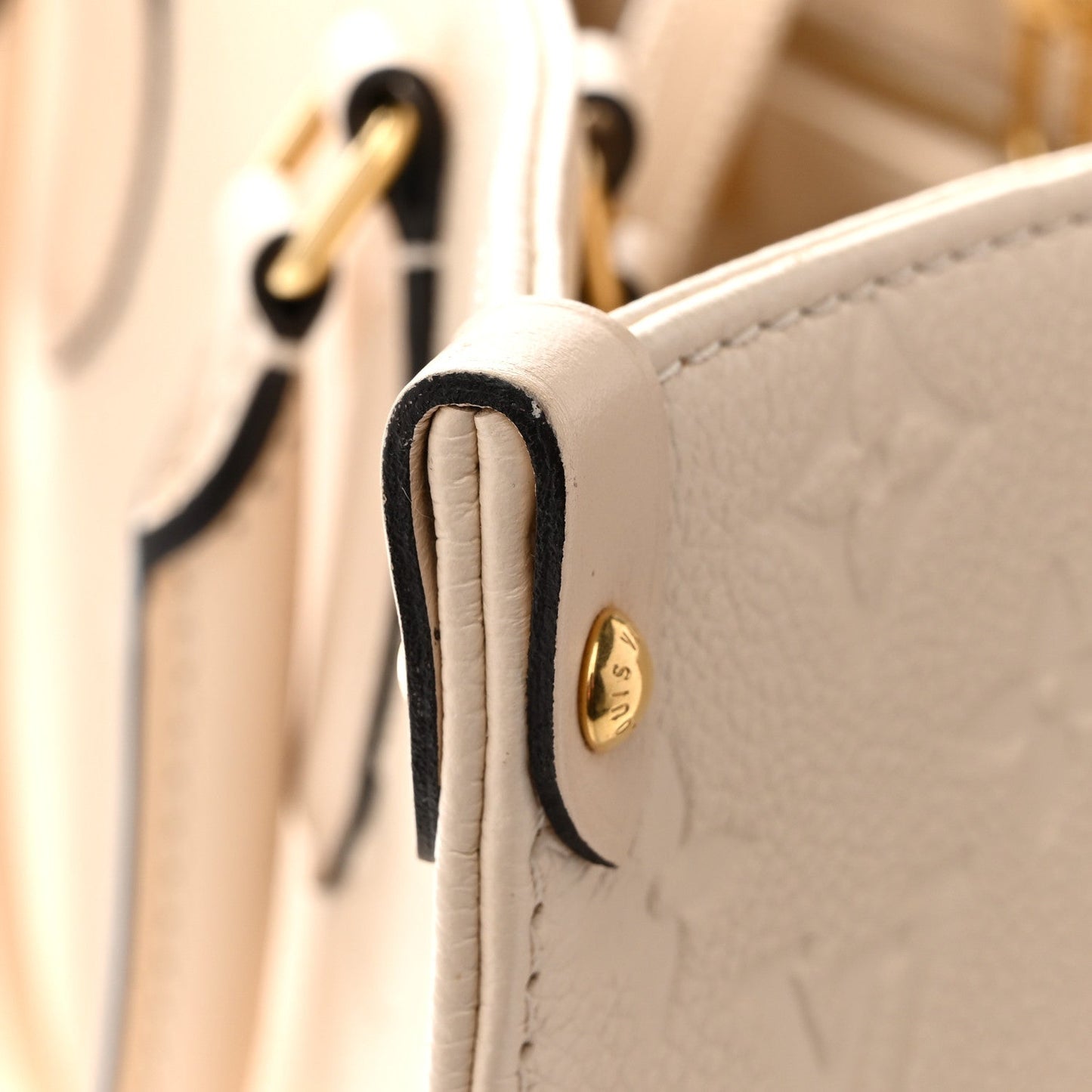 Empreinte Monogram Giant Onthego MM Creme