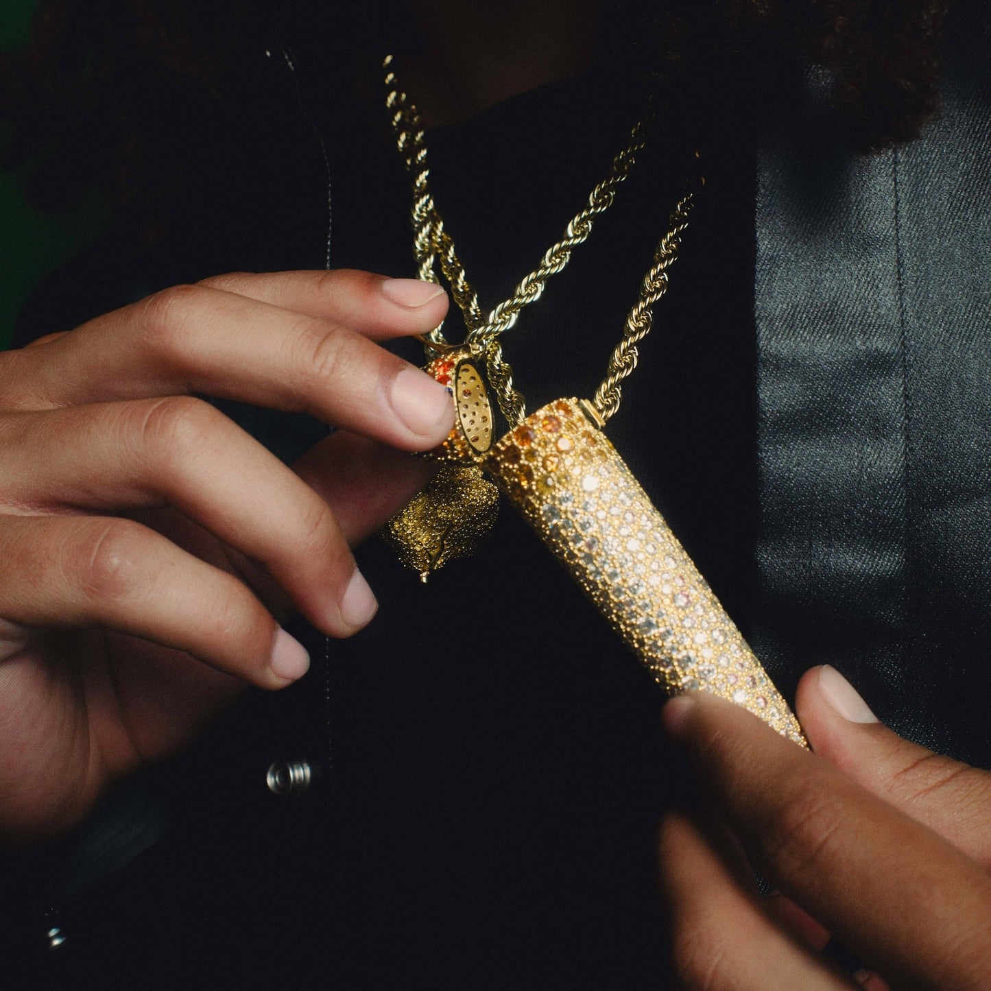 Collectible King Joint Holder Pendant in Yellow Gold