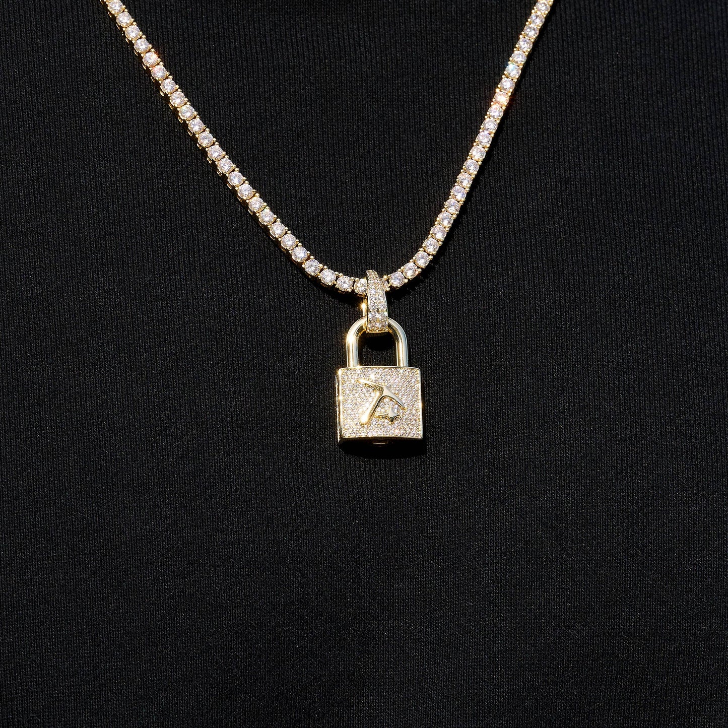 Lock and Key Set Pendant in Yellow Gold